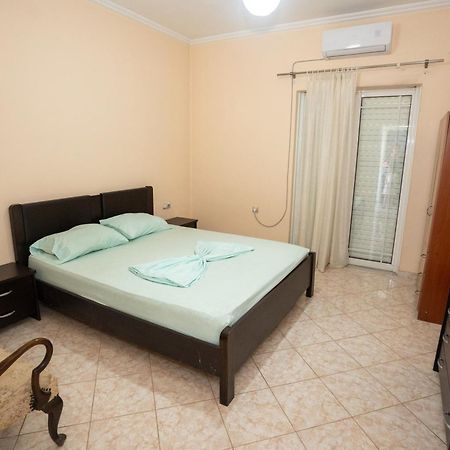 Connie'S Apartments Sarande Exterior photo