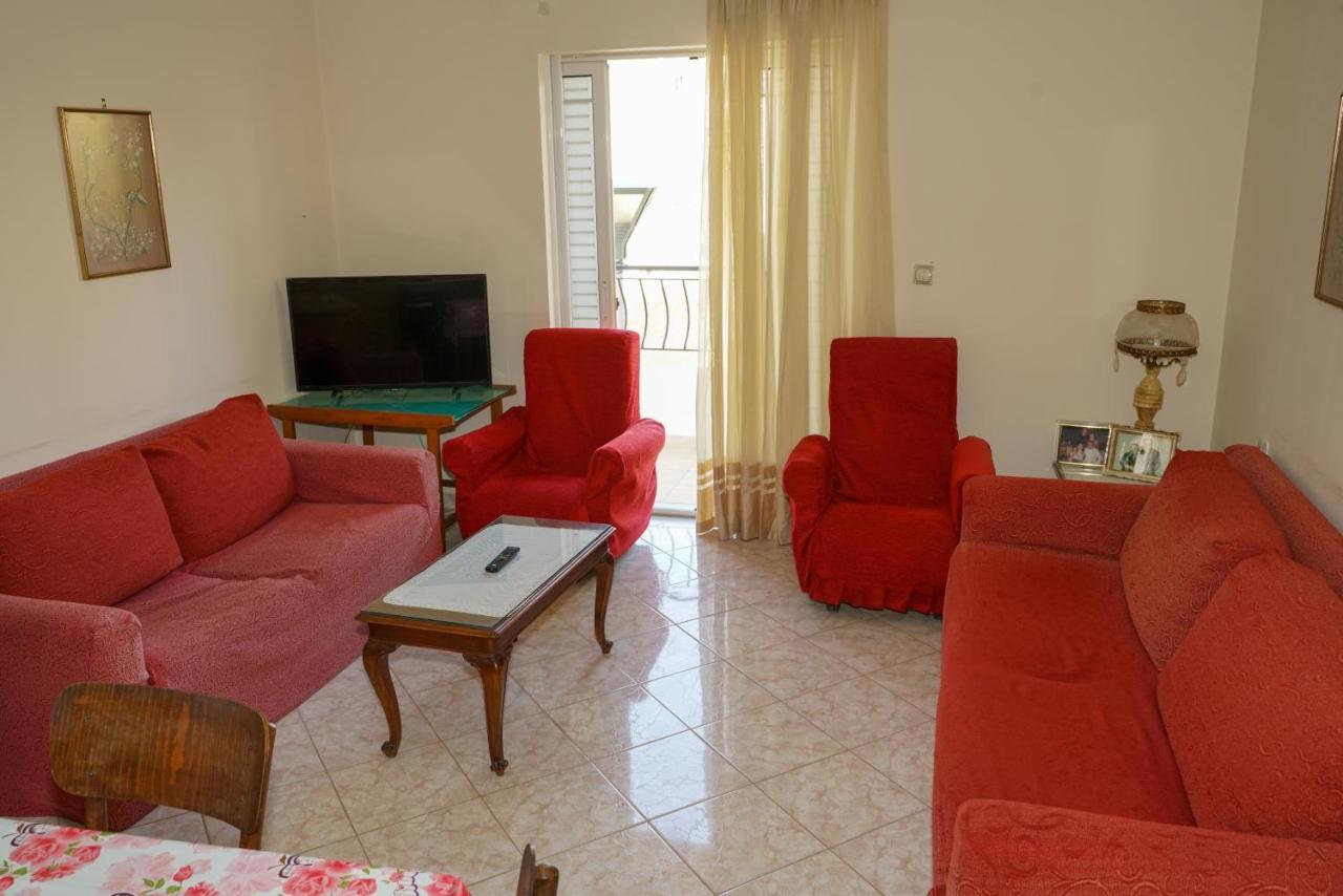 Connie'S Apartments Sarande Exterior photo
